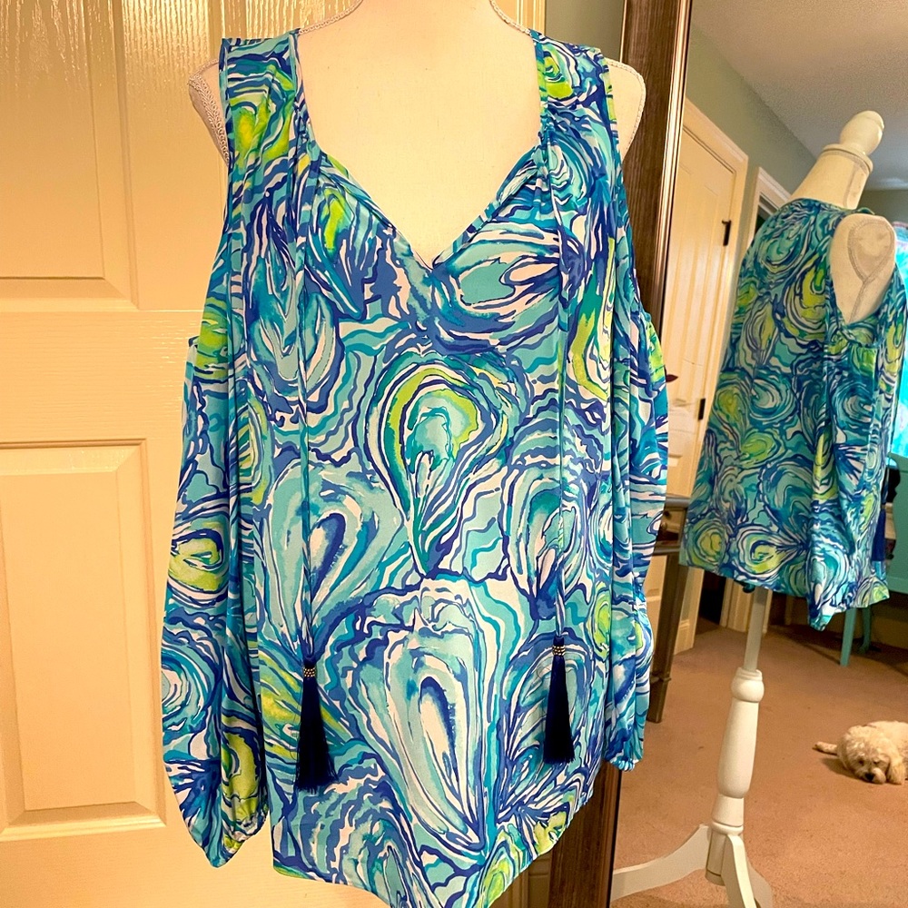 Lilly Pulitzer. Size Small. Silk. Cold Shoulder. Tassels